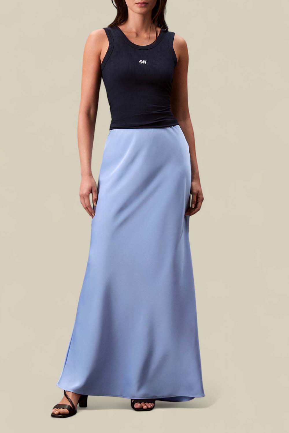 תמונת כל הלוק של גופיית ריב